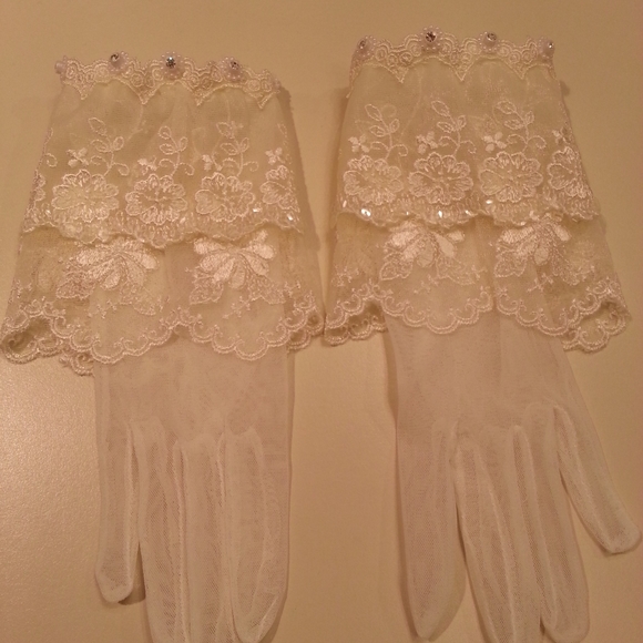 Wedding gloves - Picture 4 of 4